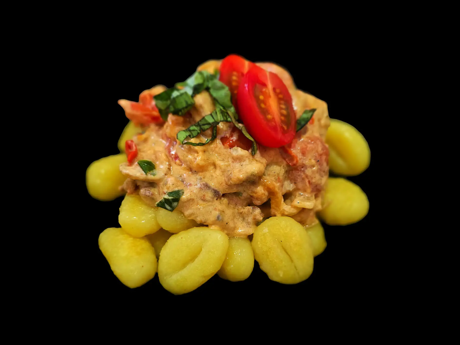 Gnocchis à la sauce tomate crémeuse, tomates cerises et basilic